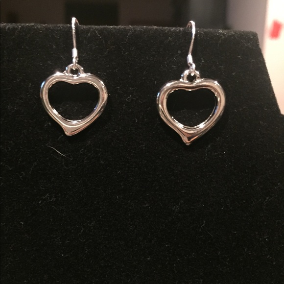 Earring - Picture 1 of 1